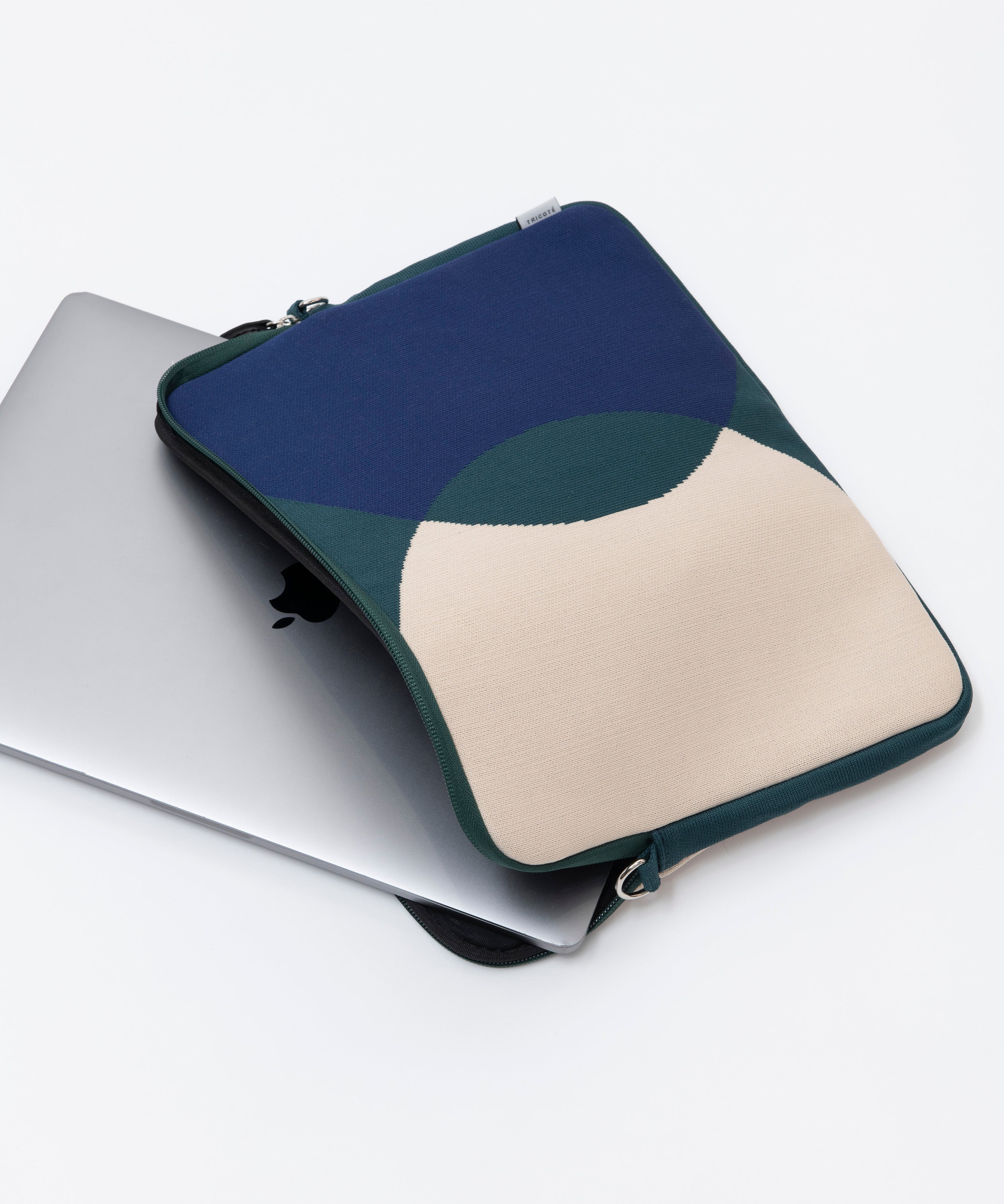 SEMI CIRCLE KNIT PC CASE