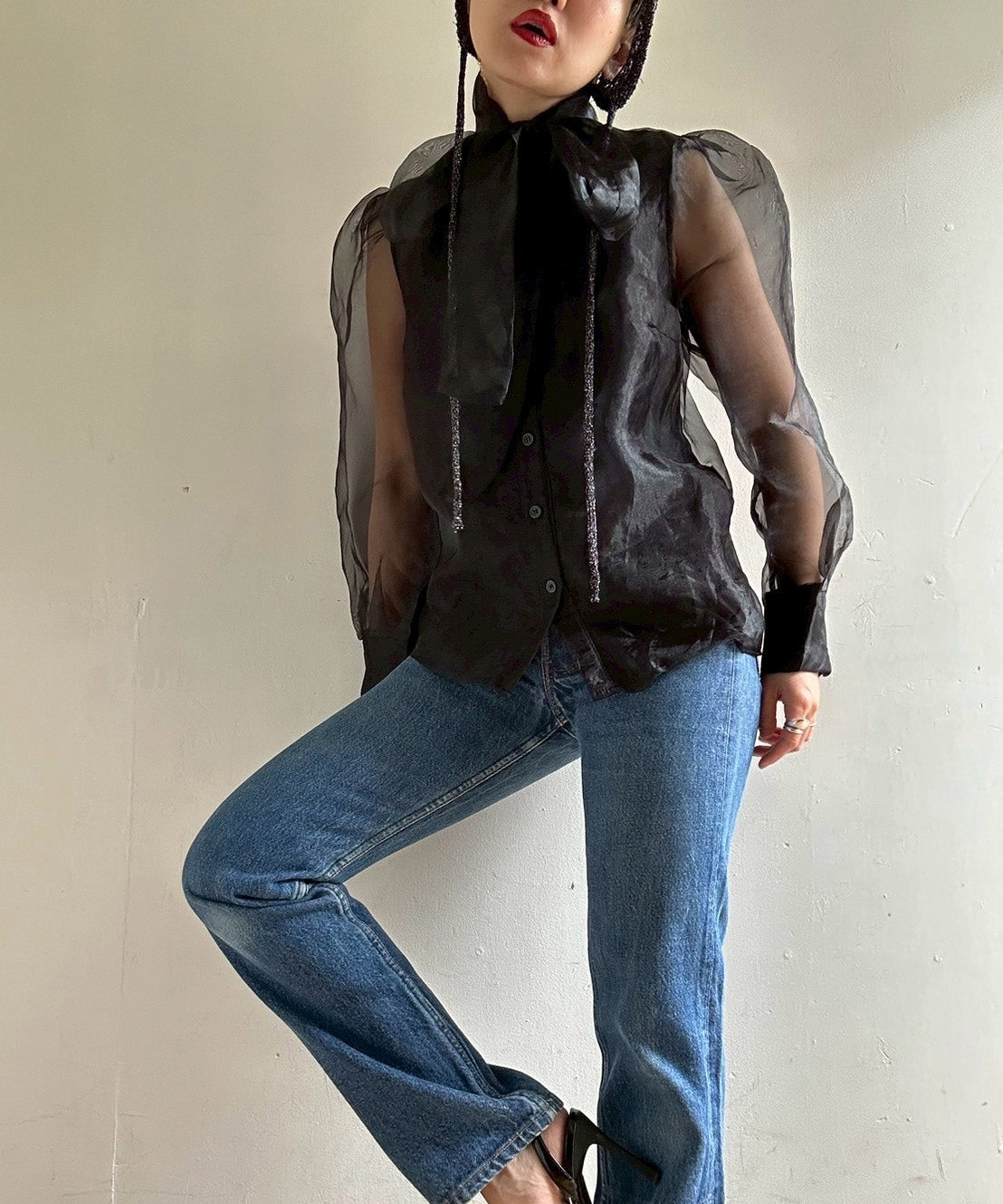 [minoi × TRICOTÉ]<br>VINTAGE ORGANDIE TIE BLOUSE
