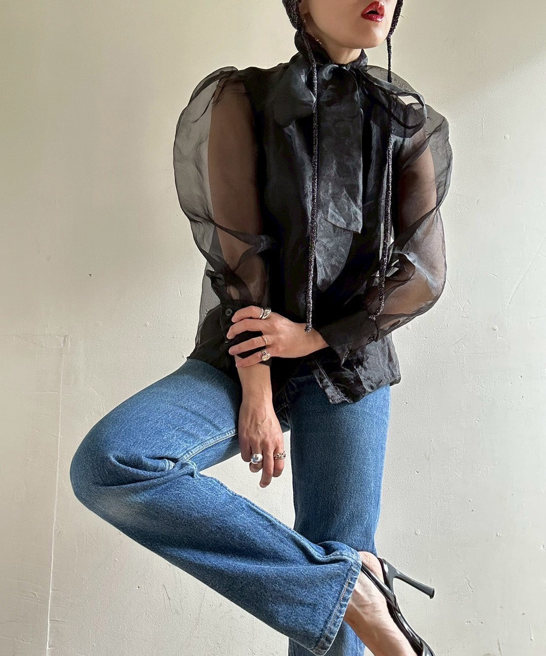 [minoi × TRICOTÉ]<br>VINTAGE ORGANDIE TIE BLOUSE