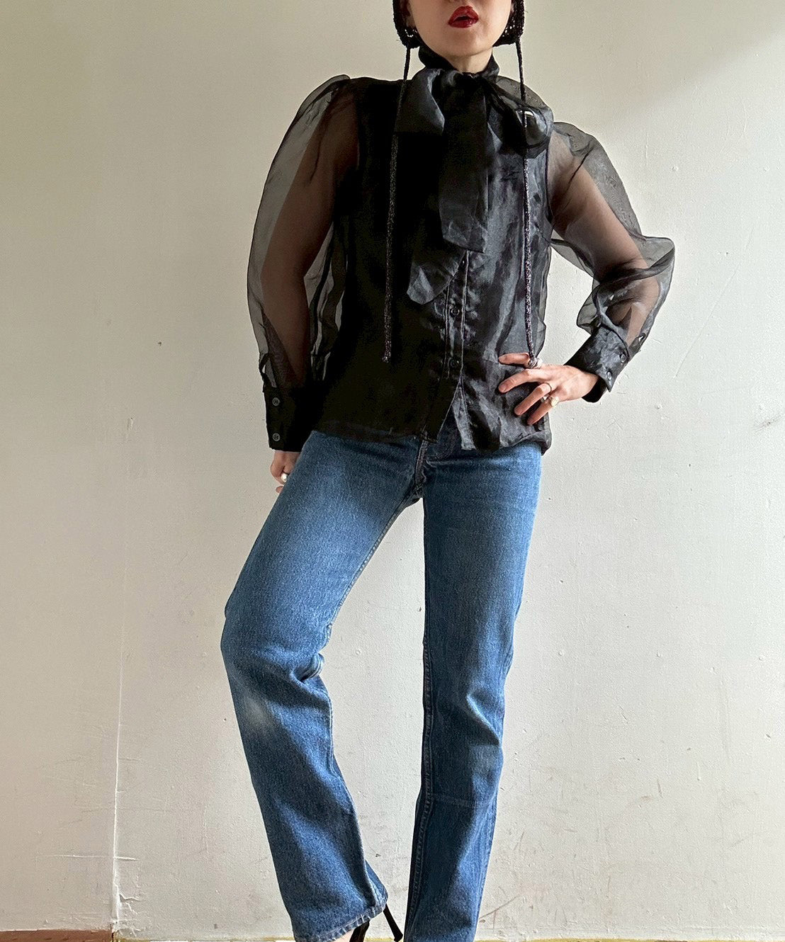 [minoi × TRICOTÉ]<br>VINTAGE ORGANDIE TIE BLOUSE
