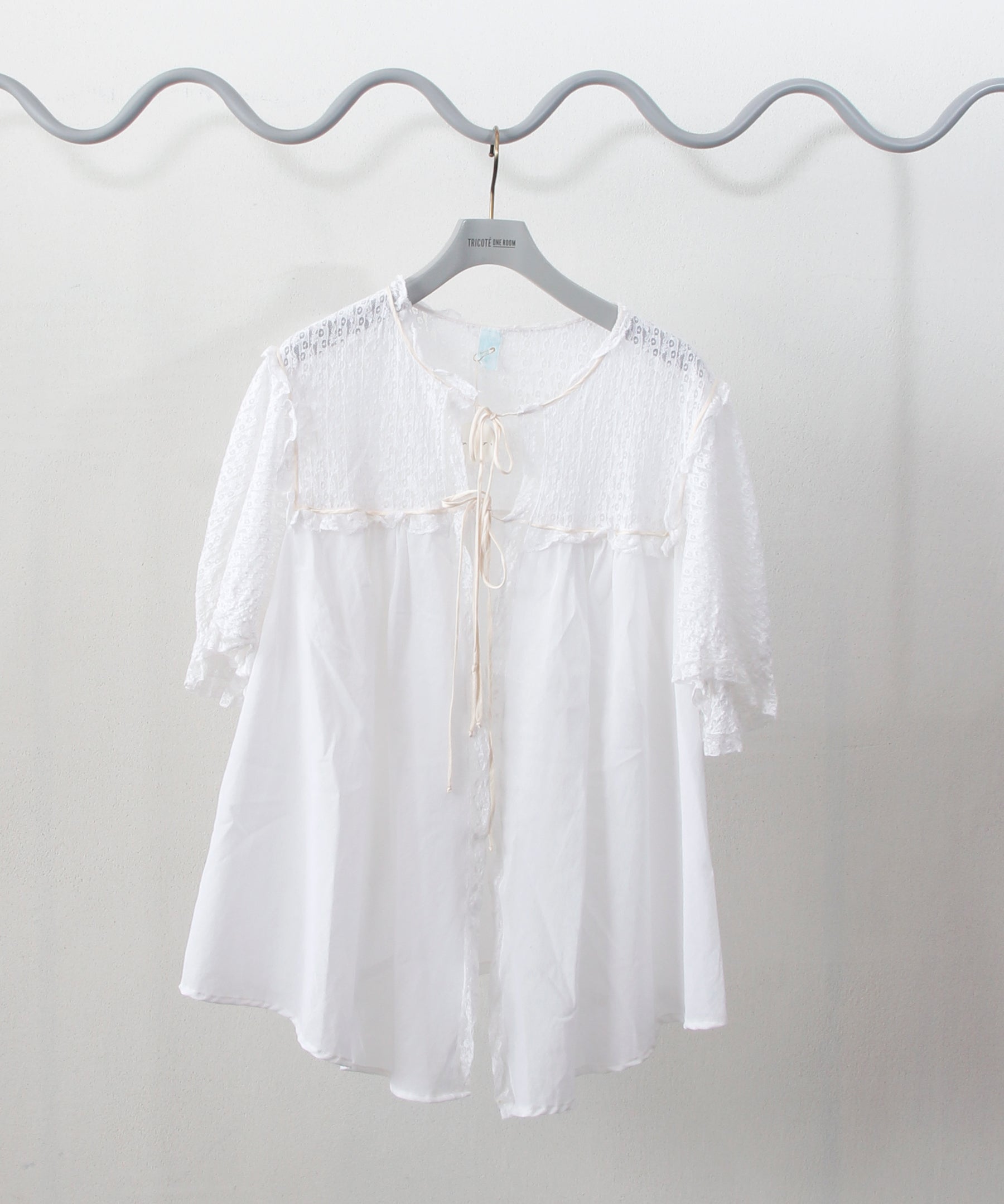 [minoi × TRICOTÉ]<br>VINTAGE LACE TOPS
