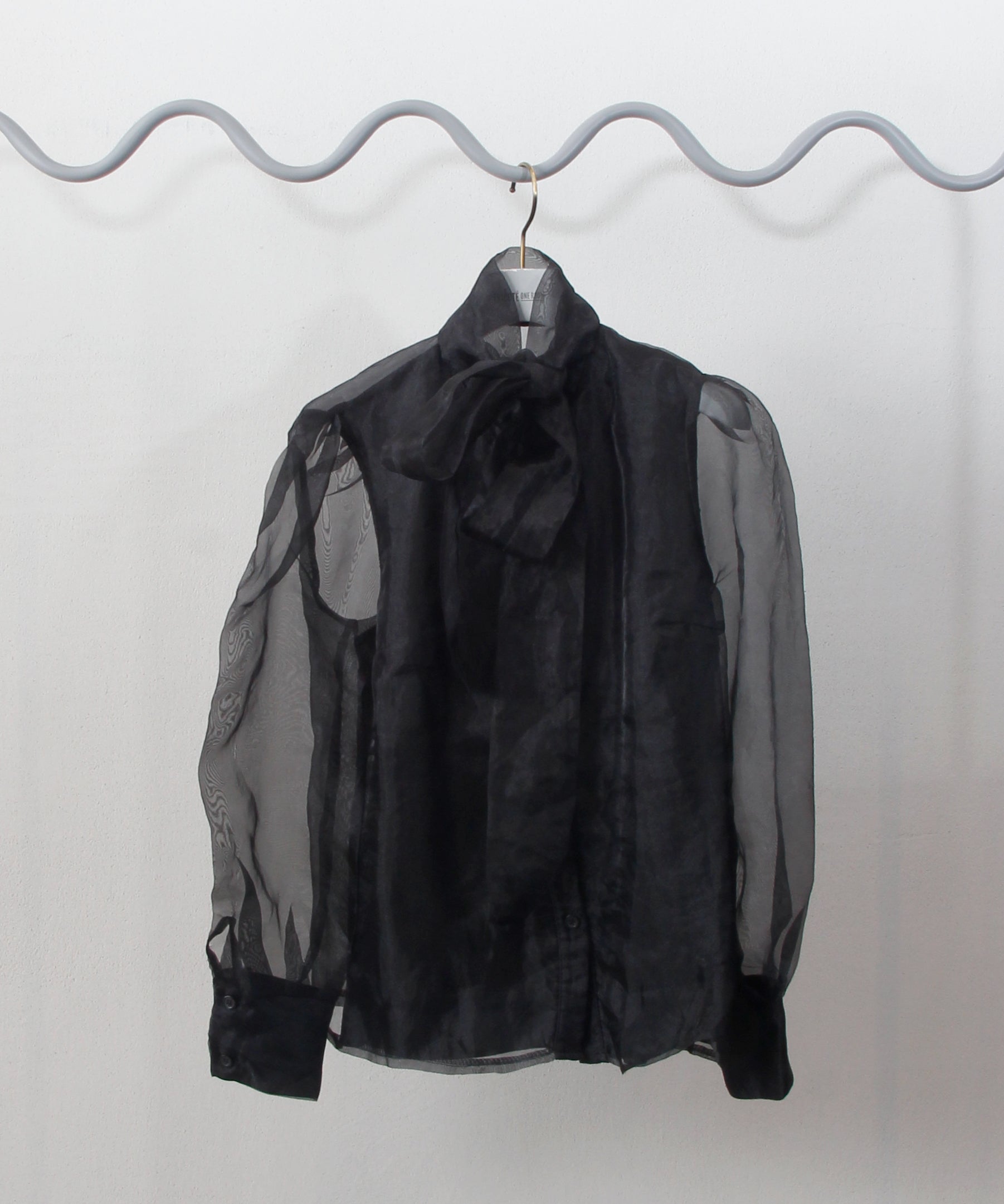 [minoi × TRICOTÉ]<br>VINTAGE ORGANDIE TIE BLOUSE