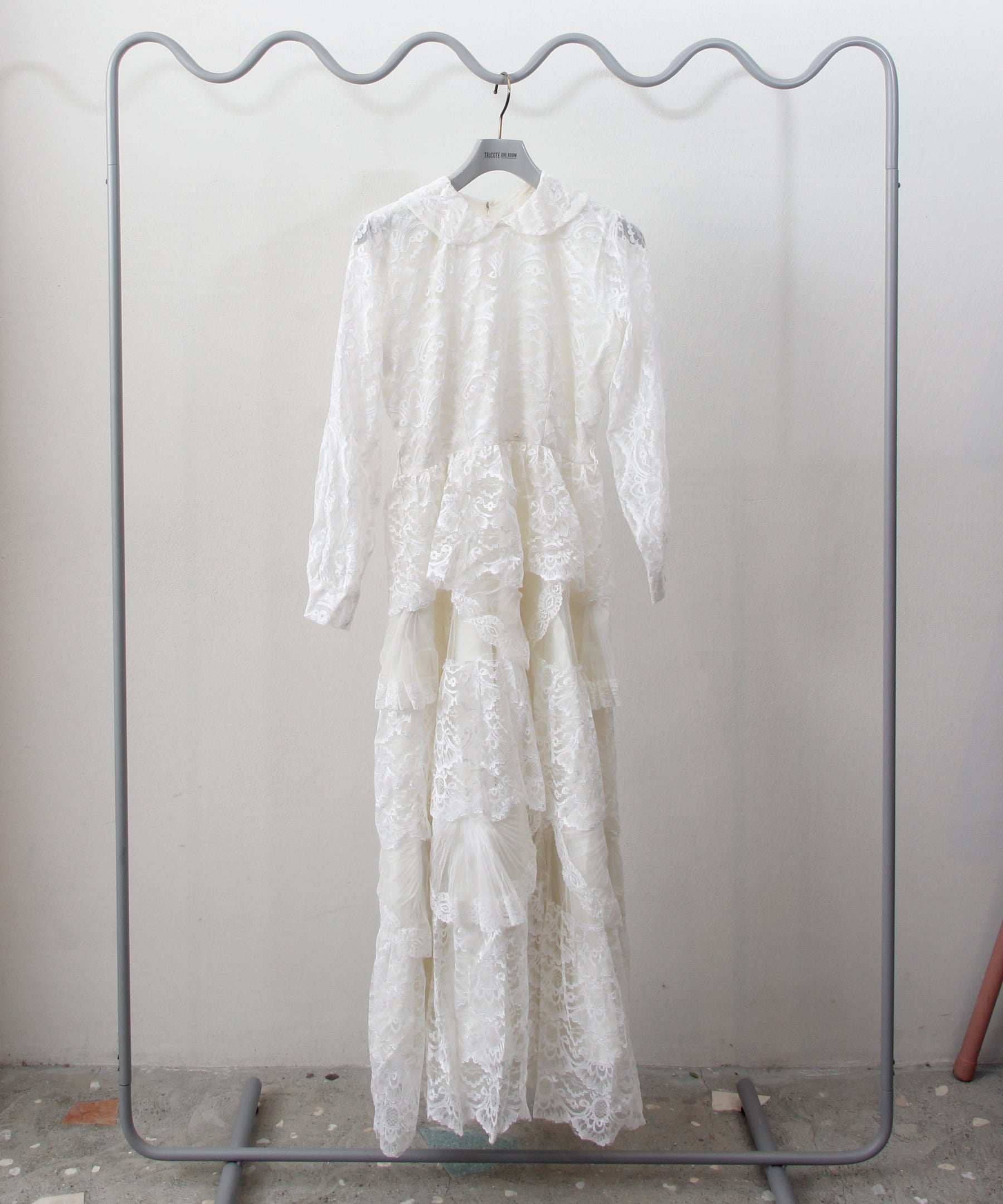[minoi × TRICOTÉ]<br>VINTAGE LACE FRILL DRESS