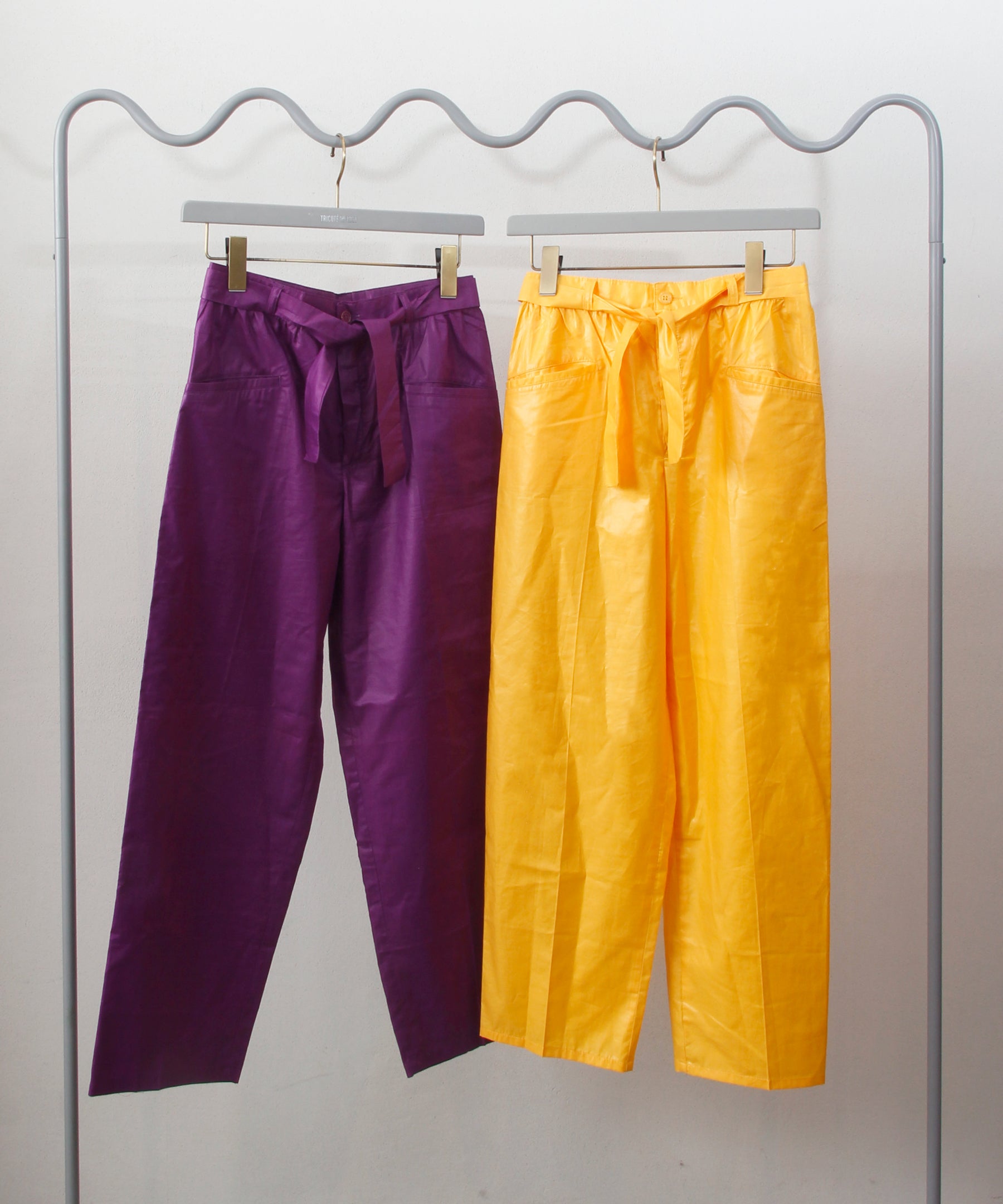 [minoi × TRICOTÉ]<br>VINTAGE COLOR TAPERED PANTS
