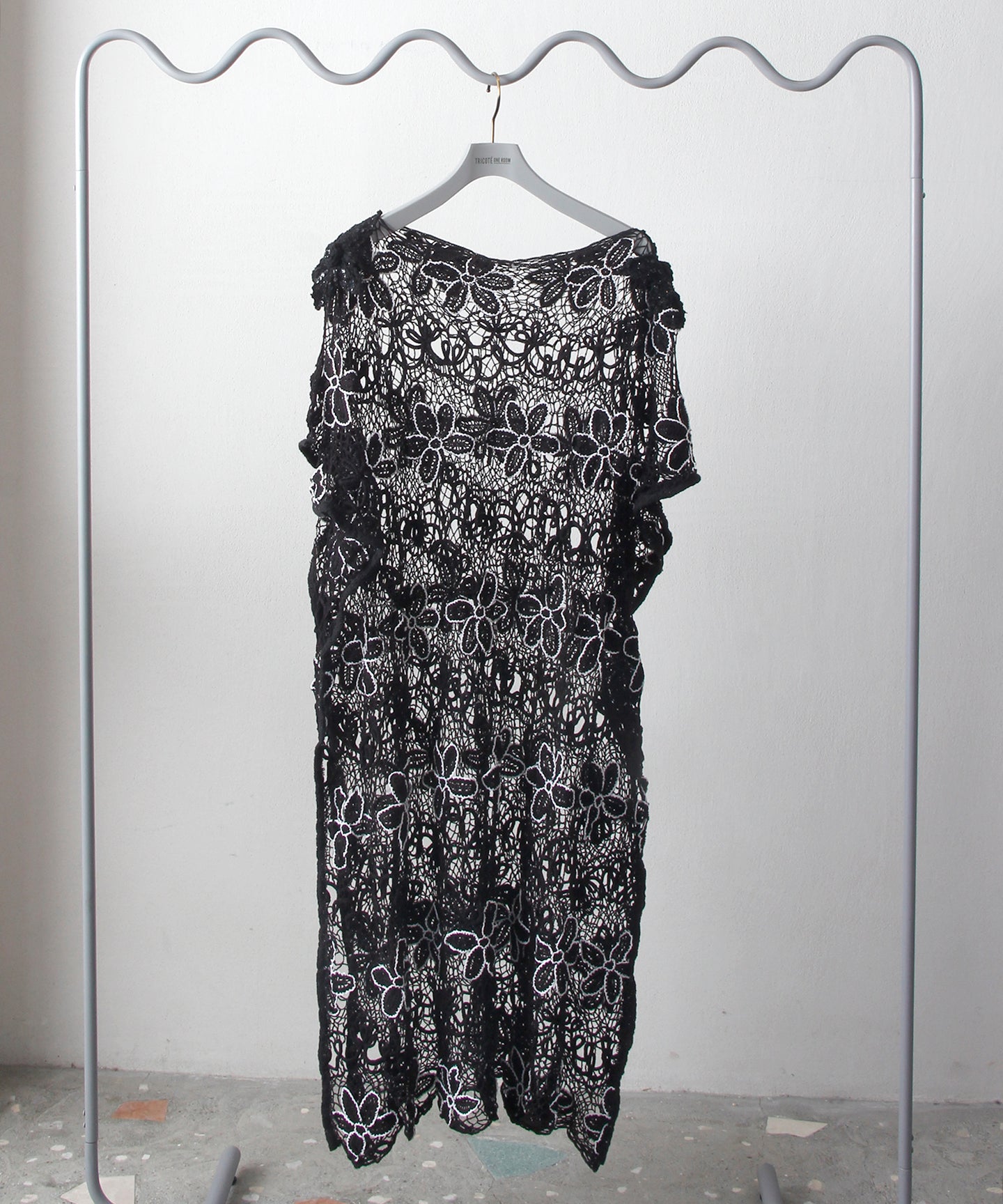 [minoi × TRICOTÉ]<br>VINTAGE FLOWER BLACK DRESS