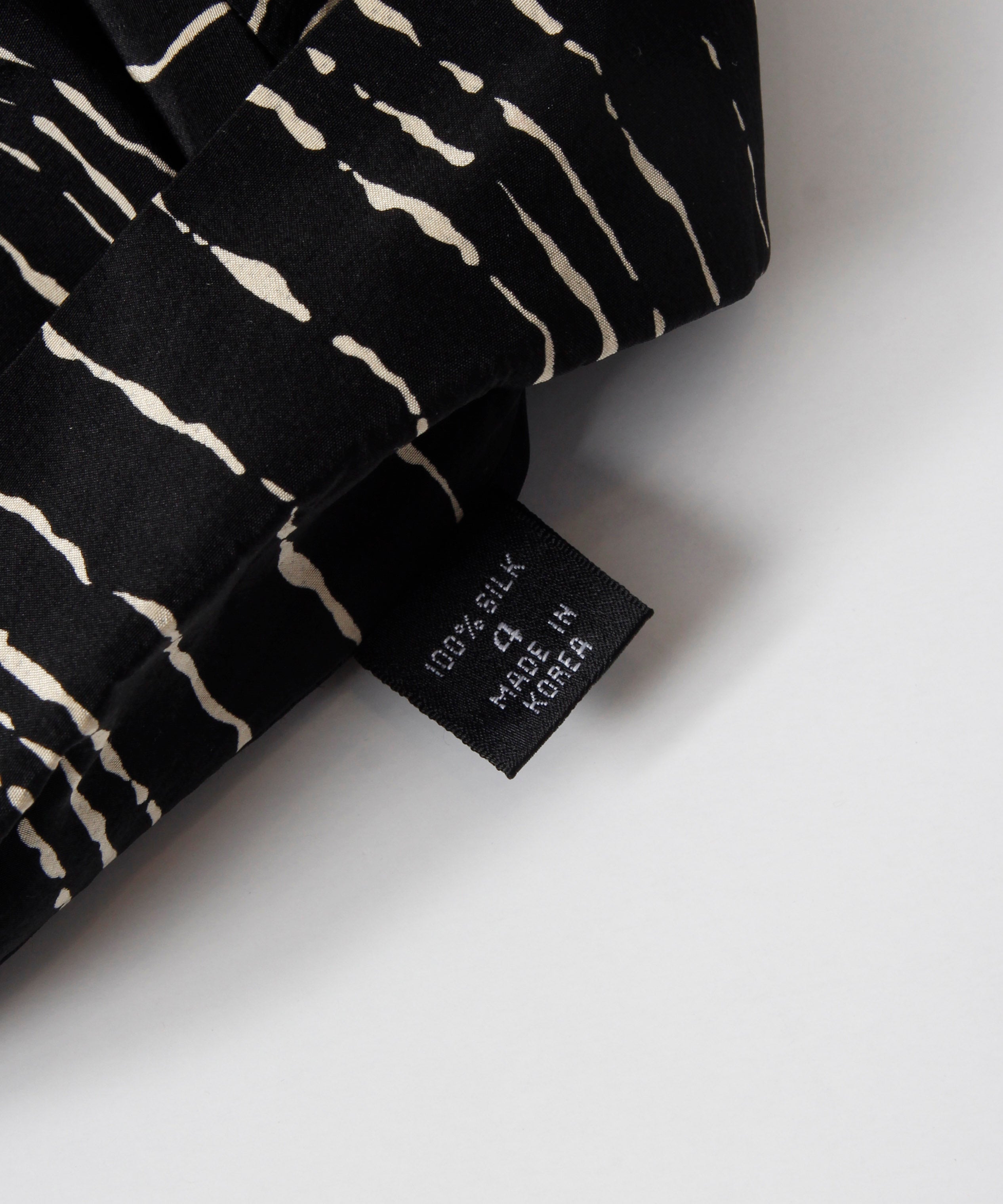 [minoi × TRICOTÉ]<br>VINTAGE SATIN STRIPE JACKET