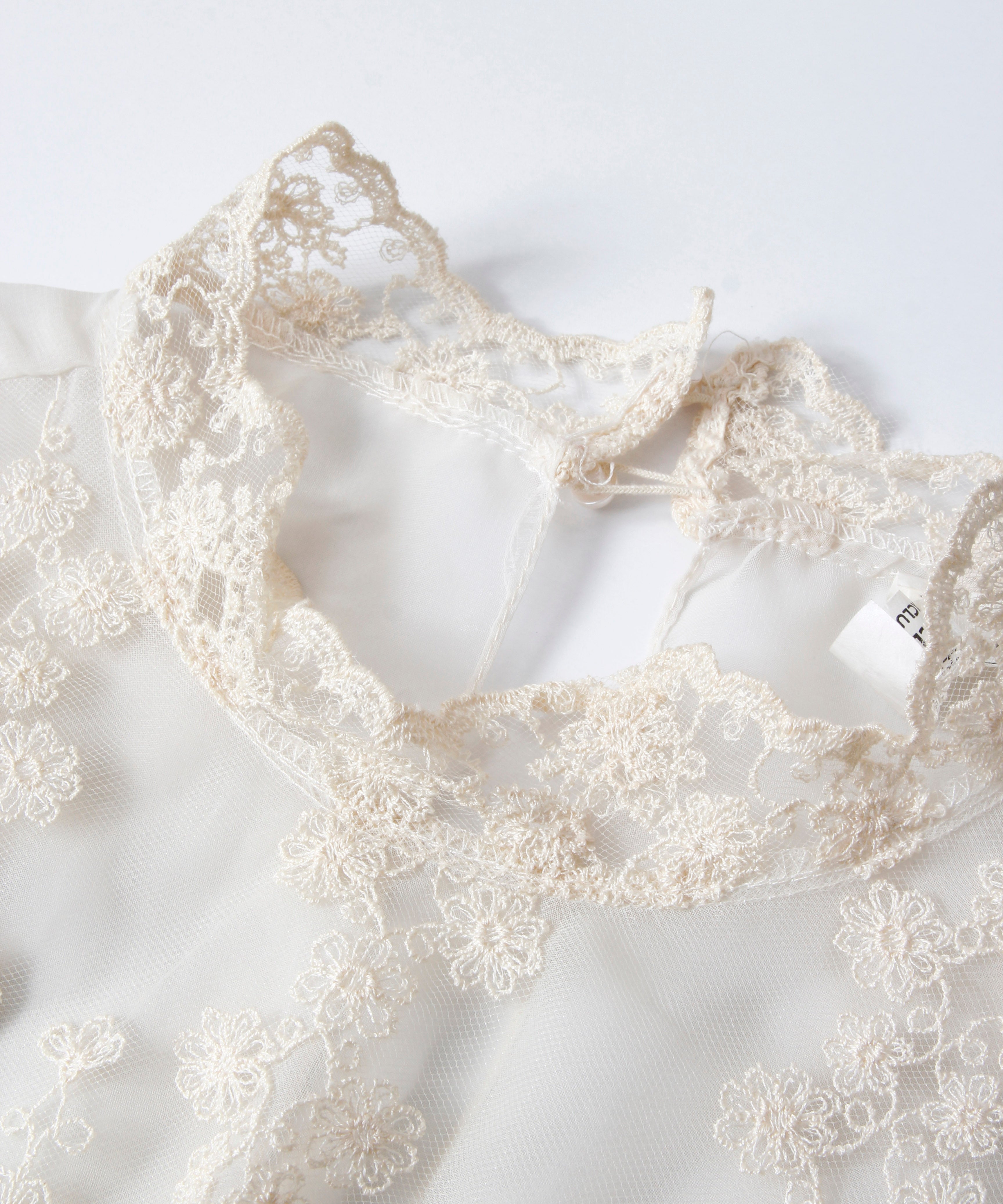 [minoi × TRICOTÉ]<br>VINTAGE LACE GATHER BLOUSE