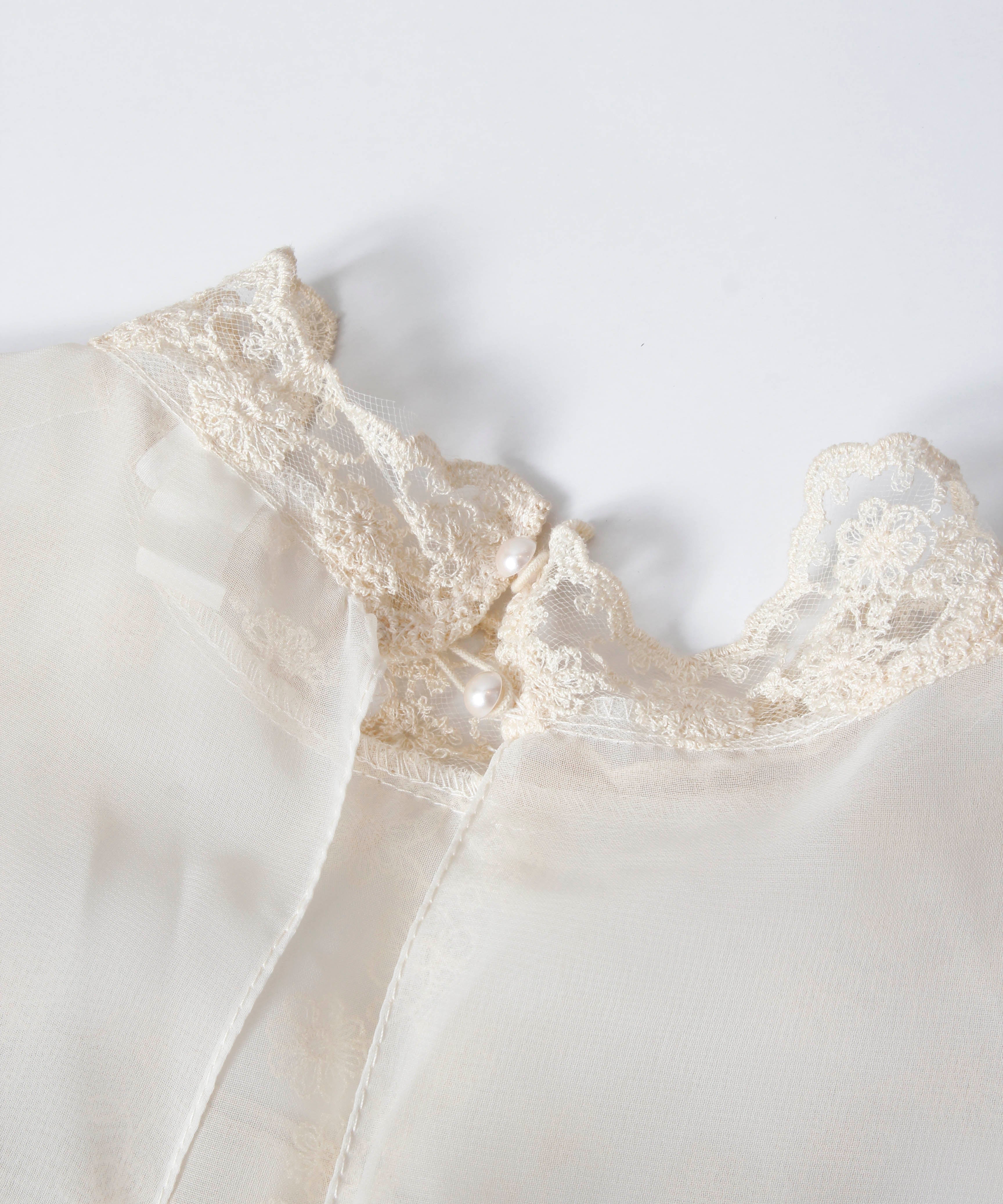 [minoi × TRICOTÉ]<br>VINTAGE LACE GATHER BLOUSE