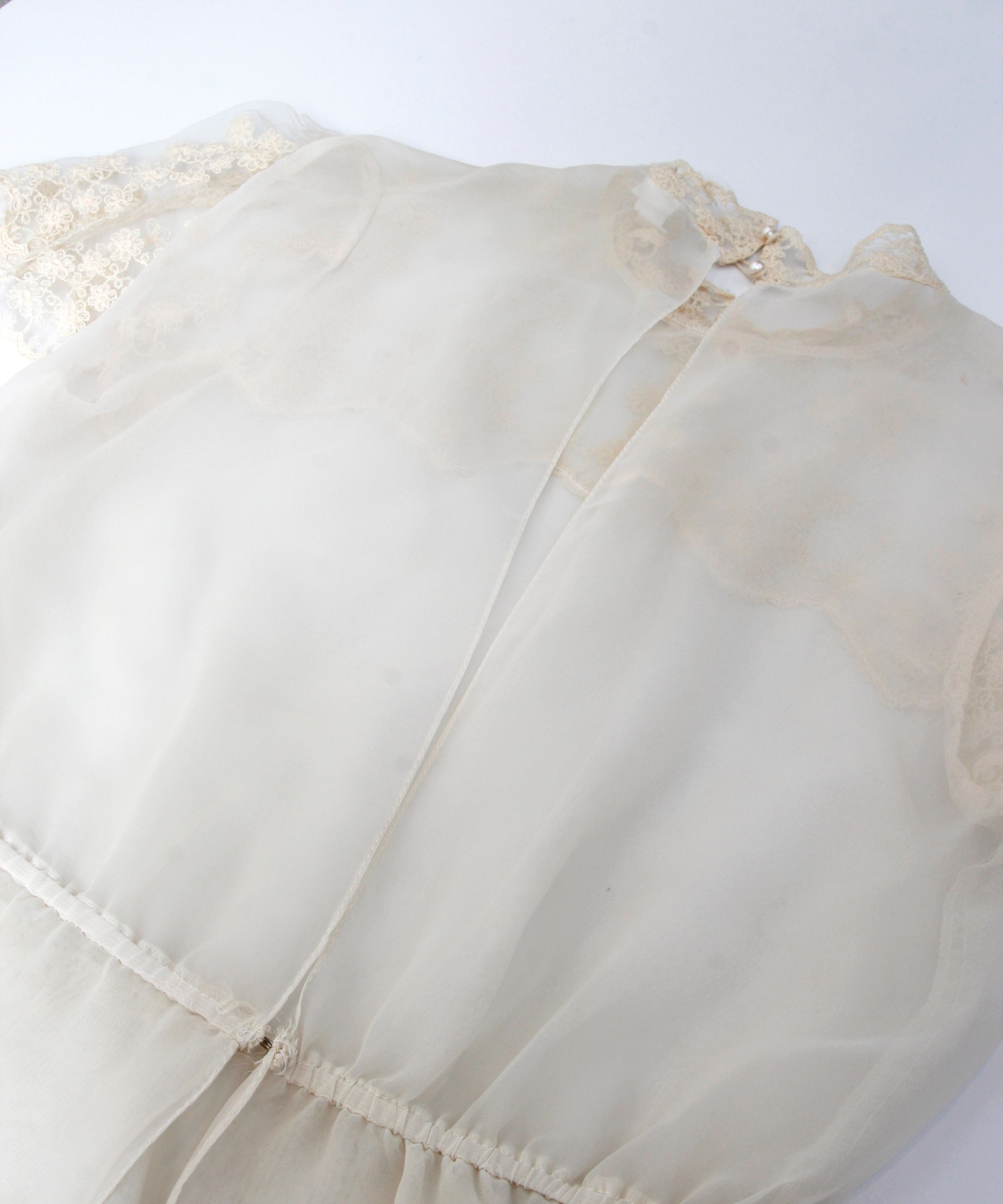 [minoi × TRICOTÉ]<br>VINTAGE LACE GATHER BLOUSE