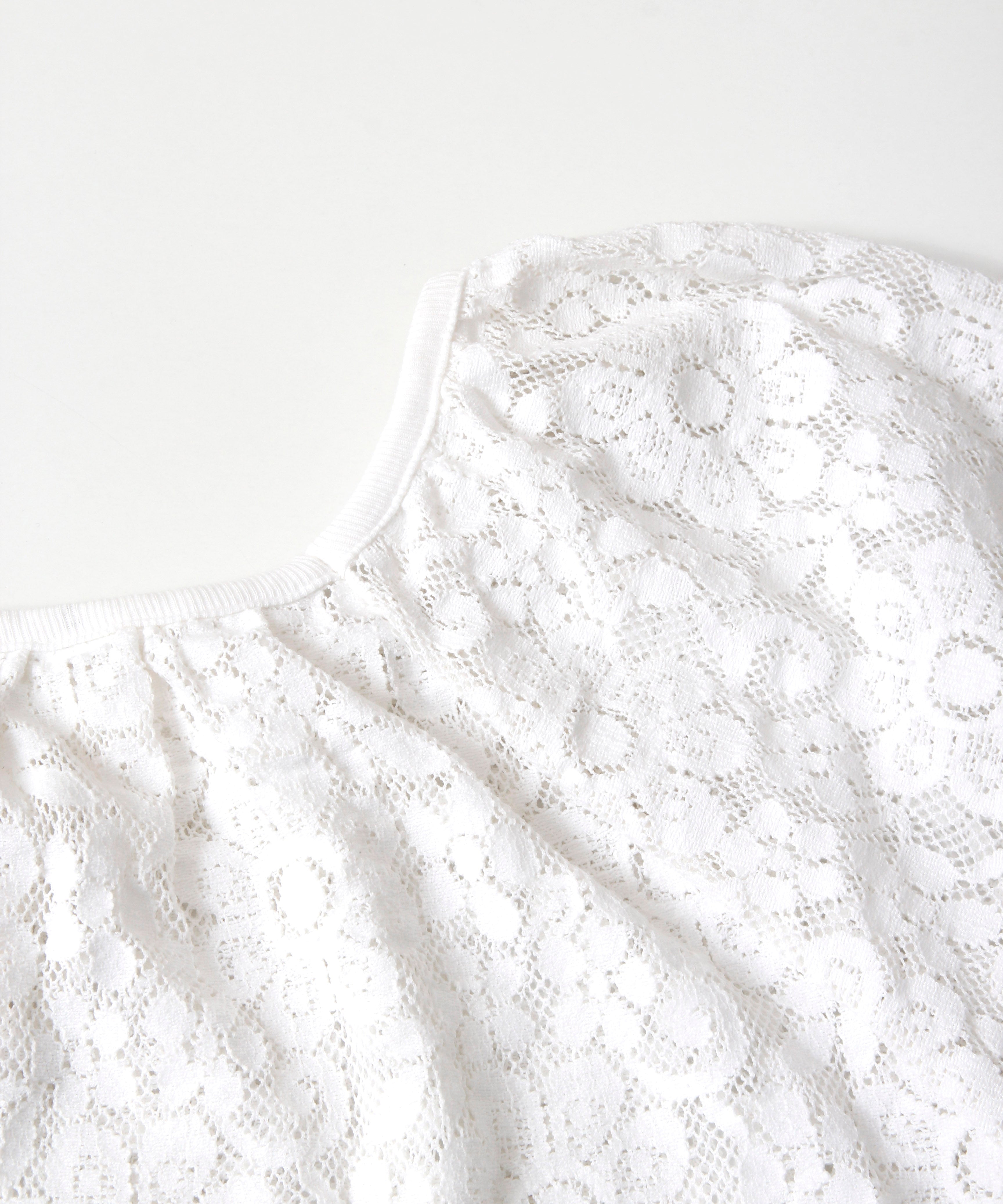 [minoi × TRICOTÉ]<br>VINTAGE WHITE FLOWER BLOUSE