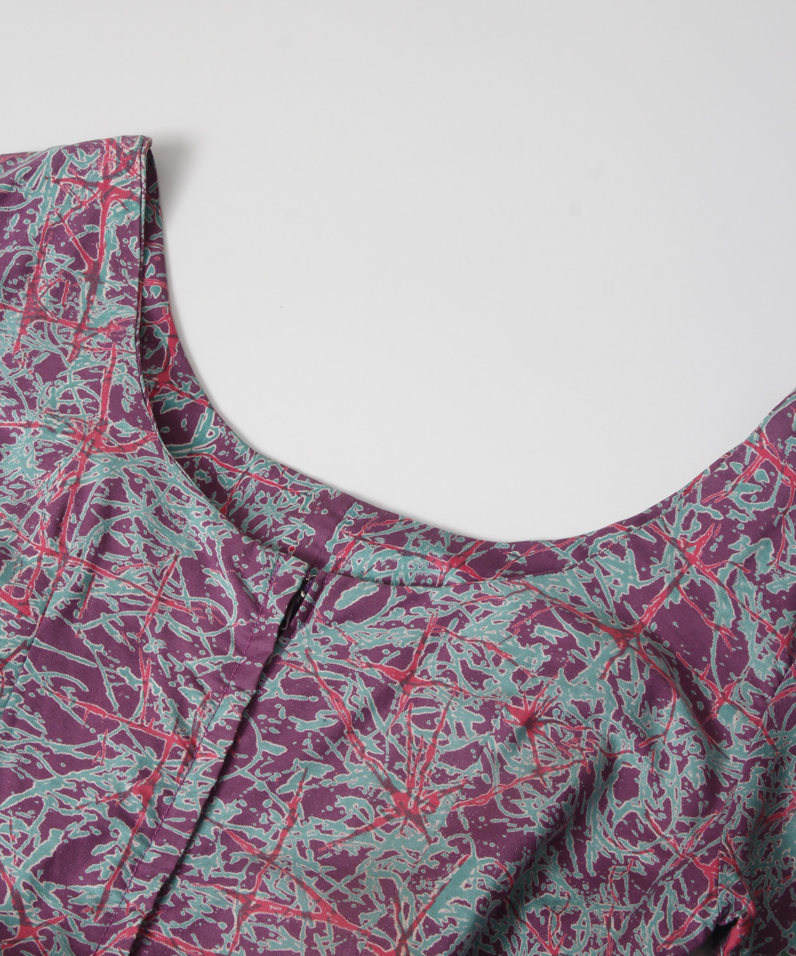 [minoi × TRICOTÉ]<br>VINTAGE PURPLE FLOWER ONEPIECE