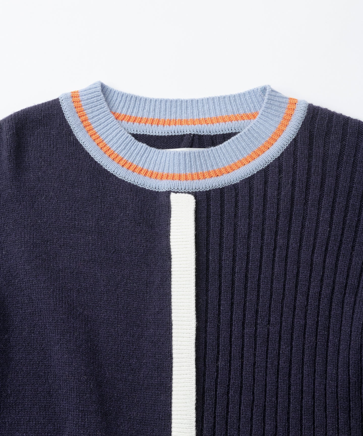 CENTER LINE OVER SWEATER