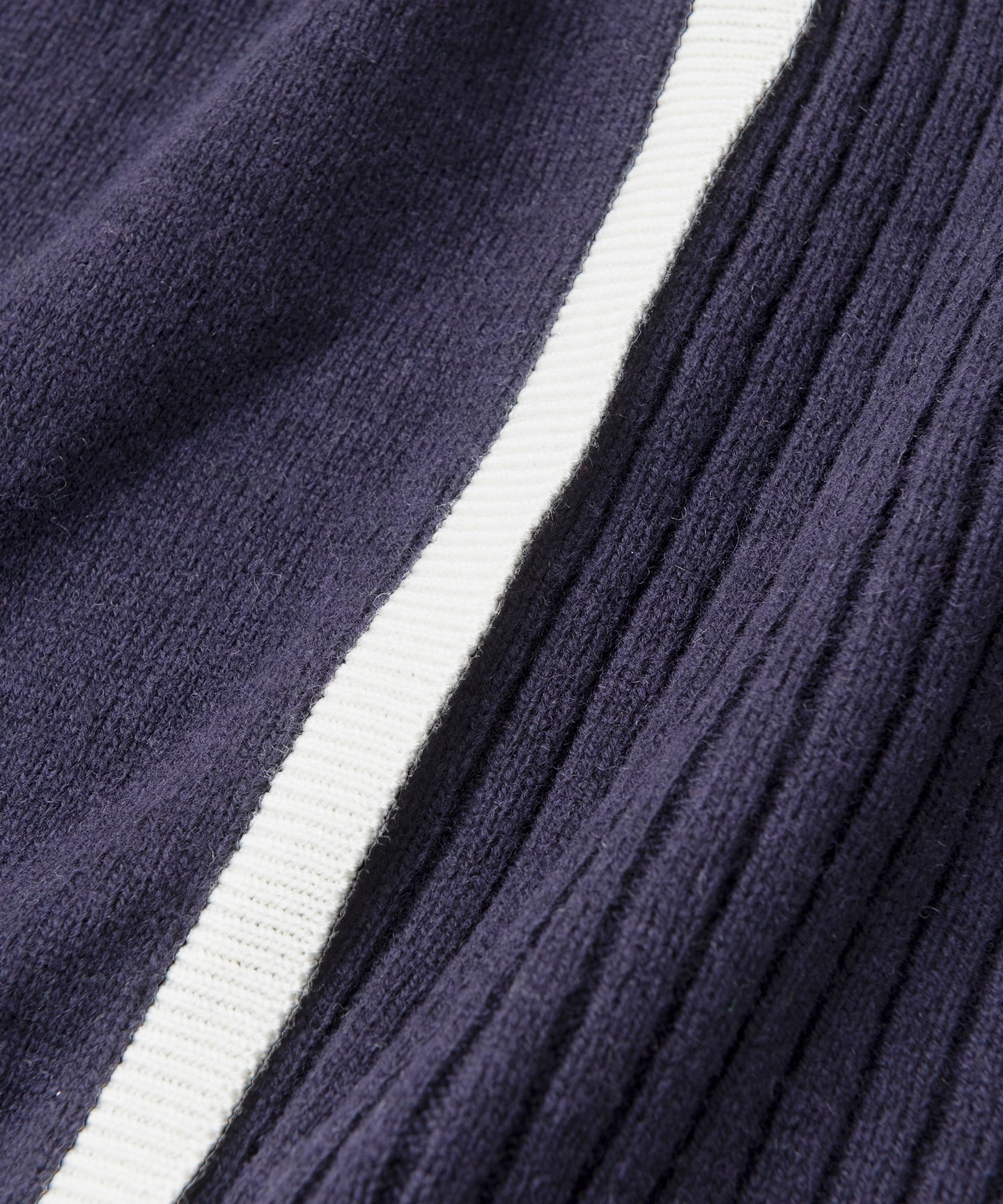 CENTER LINE OVER SWEATER