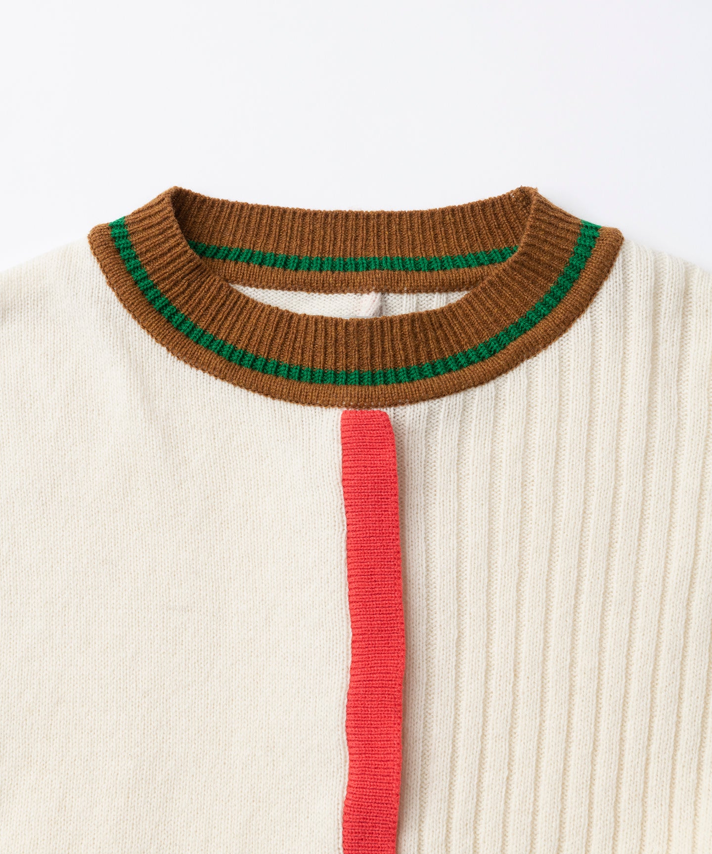 CENTER LINE OVER SWEATER