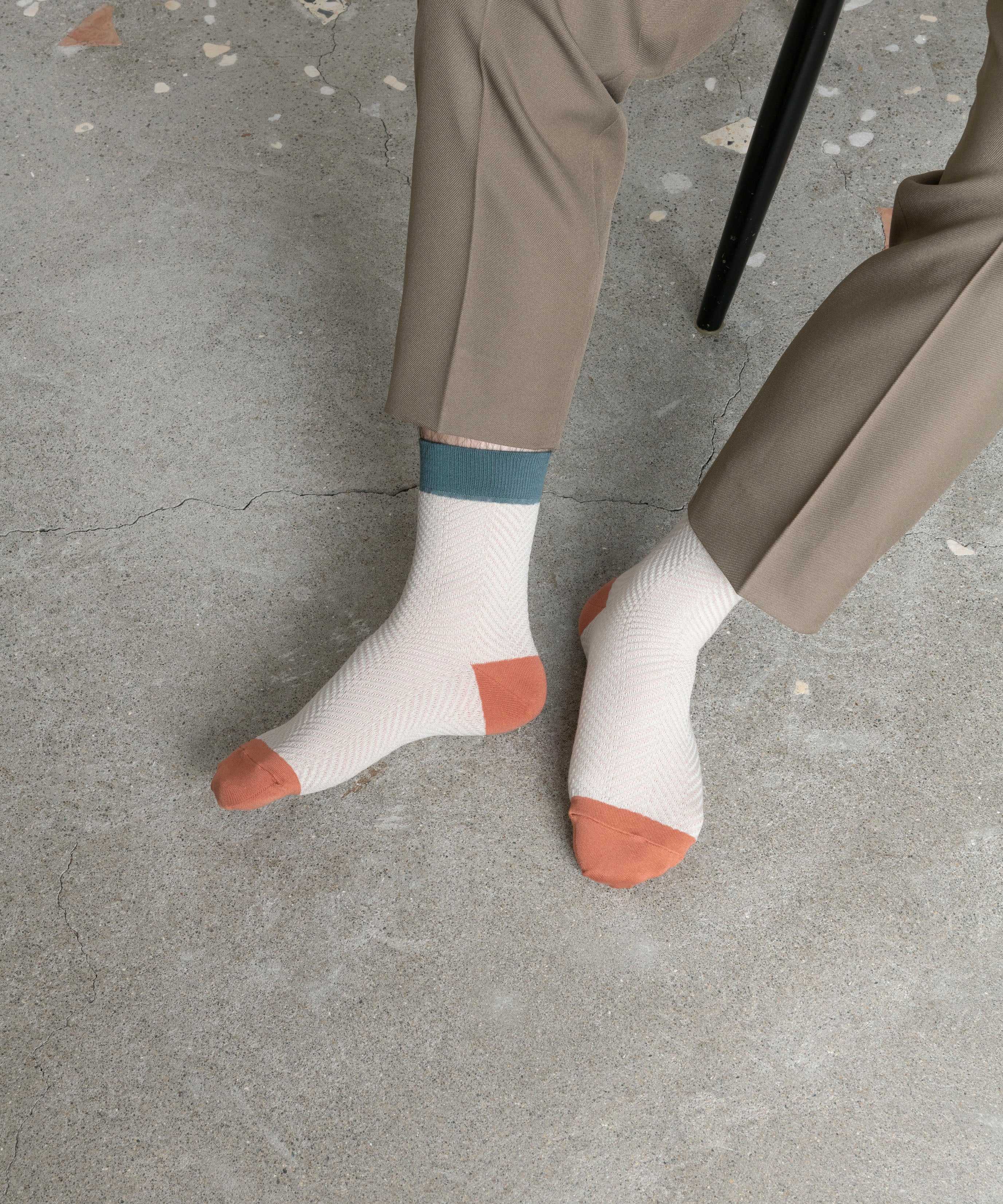 HERRINGBONE BUMPY SOCKS（UNISEX）