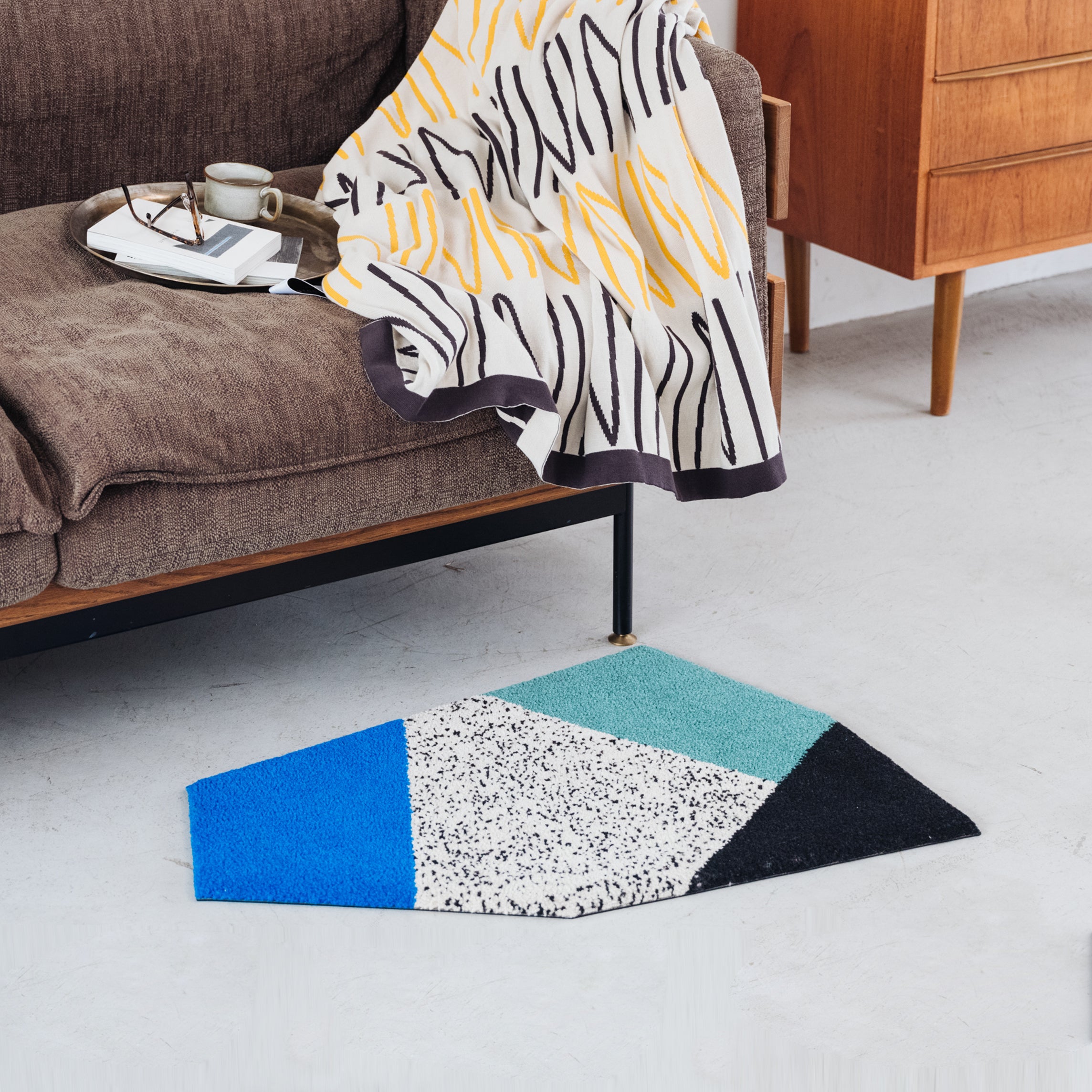 DOT GEOMETRIC RUG