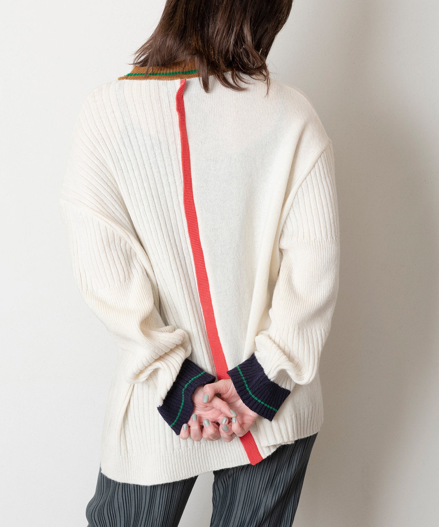 CENTER LINE OVER SWEATER